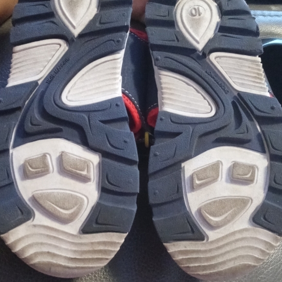 Boys shoes normal used - Picture 2 of 2